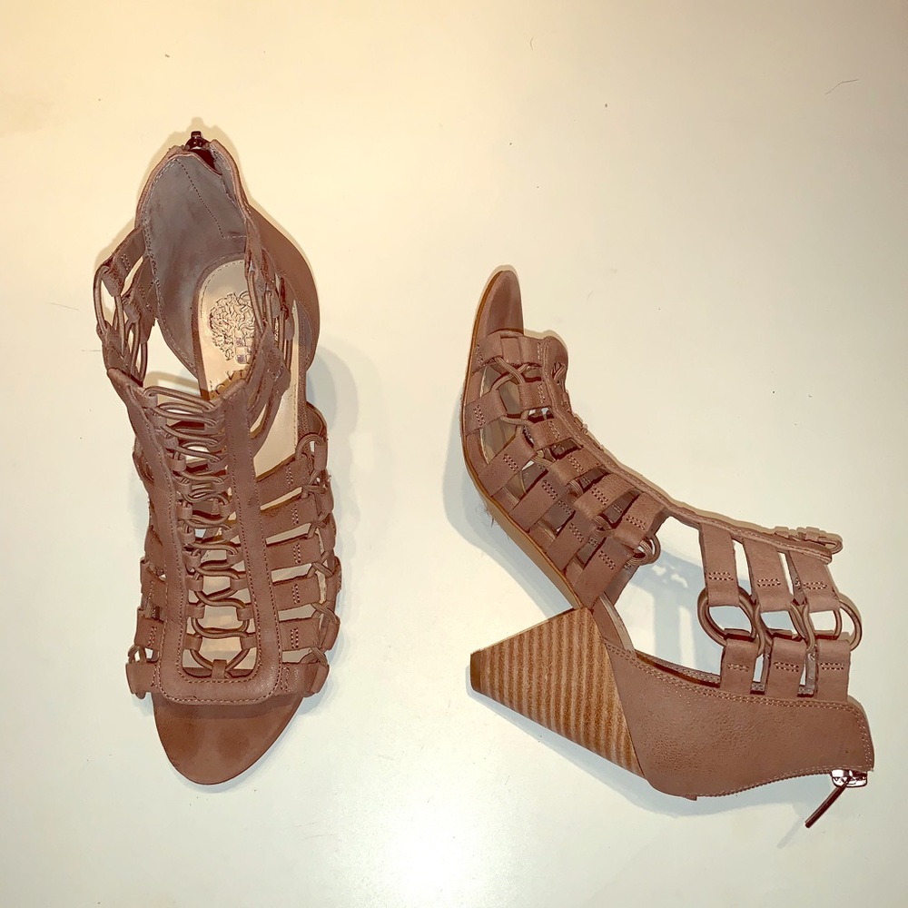 💃🏾 Vince Camuto Taupe Wedge Sandals